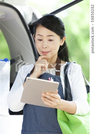 Food distribution service staff operating tablet PCs 58850282