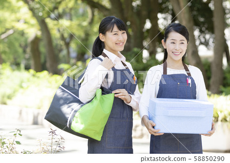 Food service staff Food service staff 58850290