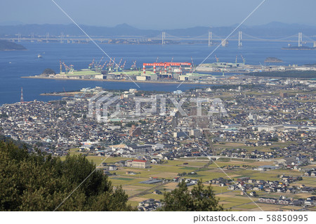香川縣西部沿海地區(多度津和丸龜)和瀨戶大橋 香川縣西部沿海地區(多度津和丸龜)和瀨戶大橋 58850995