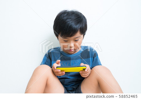 Boy smartphone 58852465