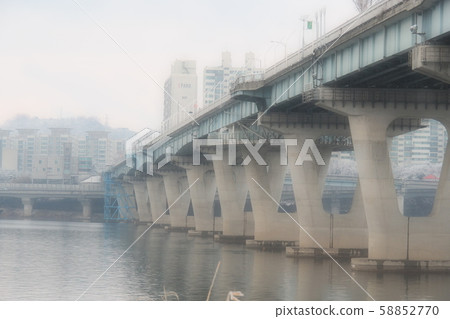 Winter han river 58852770