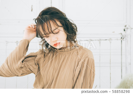 年輕女子髮型圖片 58858298