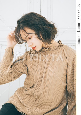 年輕女子髮型圖片 58858299