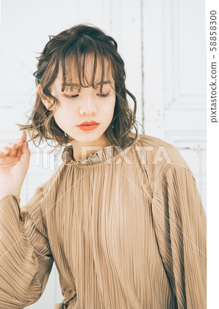 年輕女子髮型圖片 58858300
