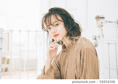年輕女子髮型圖片 58858306