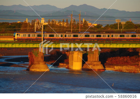 Nanbu Line passing the Tamagawa Bridge in the early morning Nanbu Line passing the Tamagawa Bridge in the early morning 58860016