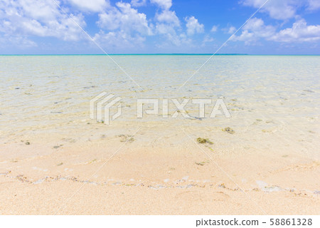 在小濱島上的海灘 在小濱島上的海灘 58861328