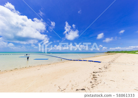 Beach on Kohama Island Beach on Kohama Island 58861333