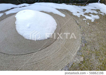 Kurama-dera, standing sand in front of Honbo Kongo Life Service 58862198