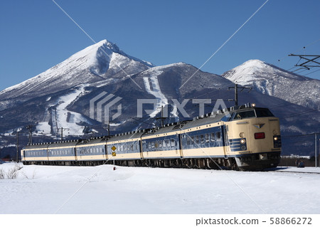 萬代山的Banetsu West Line會津班輪系列583 萬代山的Banetsu West Line會津班輪系列583 58866272