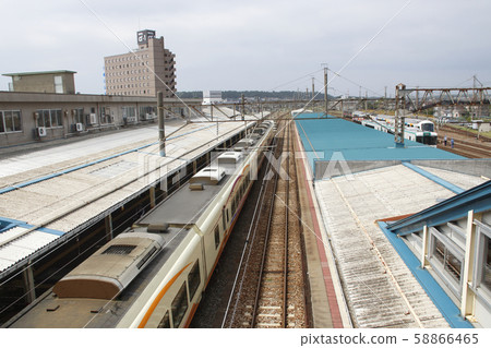 Limited Express Inaho Stopped at Sakata Station 58866465