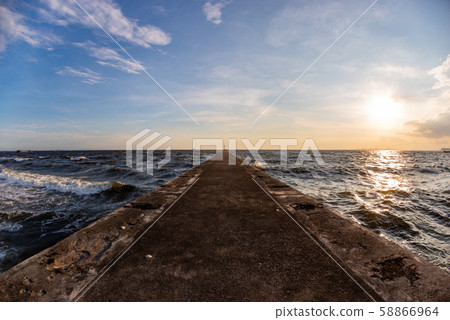 Makuhari Seaside Park in the setting sun Makuhari Seaside Park in the setting sun 58866964