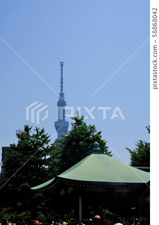 Sky tree seen from Sensoji Temple 58868042