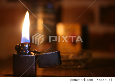 芝寶打火機照亮的BAR計數器 芝寶打火機照亮的BAR計數器 58868051