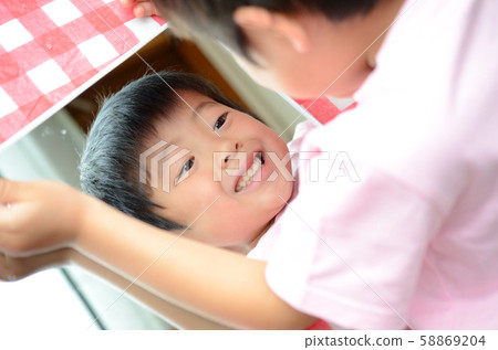 一個孩子 58869204