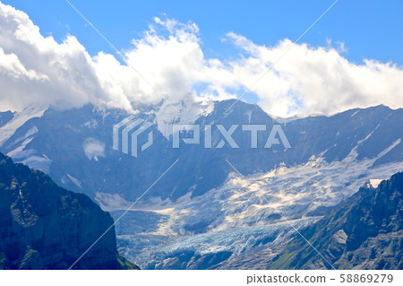 瑞士菲斯特天文台附近的山景 瑞士菲斯特天文台附近的山景 58869279