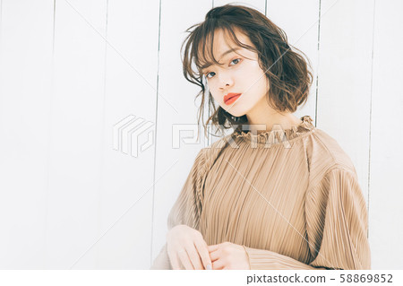 年輕女子髮型圖片 58869852