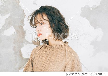 年輕女子髮型圖片 年輕女子髮型圖片 58869868