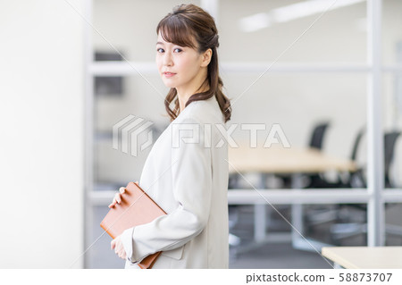 事業女性 商務女性 商界女性 58873707