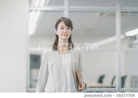 女生 女孩 女性 58873709