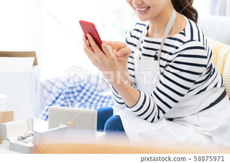 Unnecessary items Female Housewife Smartphone 58875971