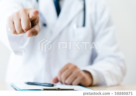 Doctor at hand 58880871