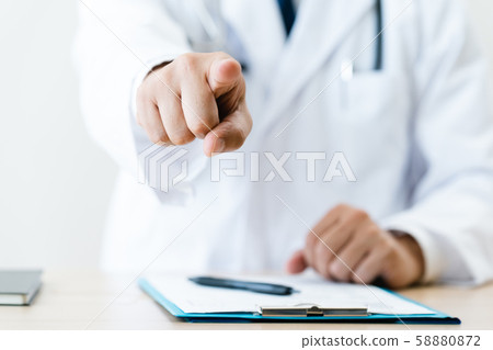 Doctor at hand 58880872