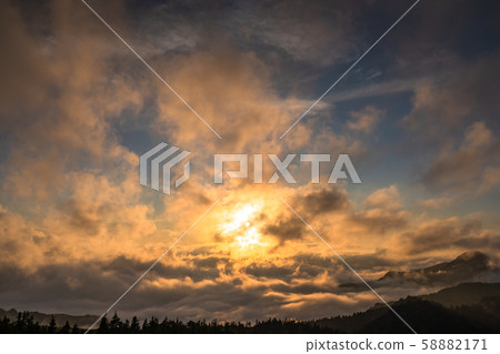 <長野縣>滋賀高原和橫手山秋天的夜景 <長野縣>滋賀高原和橫手山秋天的夜景 58882171