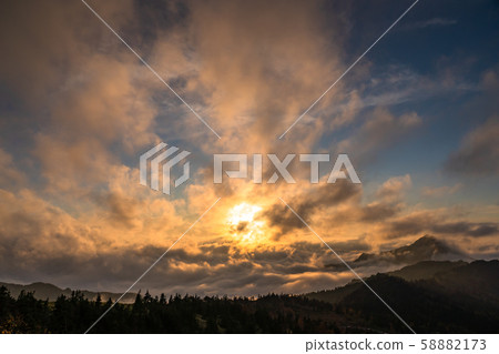 <長野縣>滋賀高原和橫手山秋天的夜景 <長野縣>滋賀高原和橫手山秋天的夜景 58882173