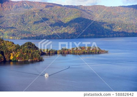 Towada Lake Autumn Morning 58882642