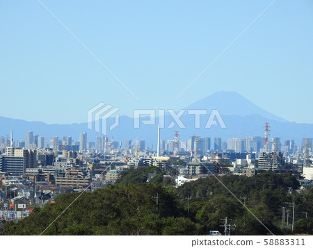 富士山和東京摩天大樓區！ 。 。第一次下雪前的富士山！風景！ 58883311