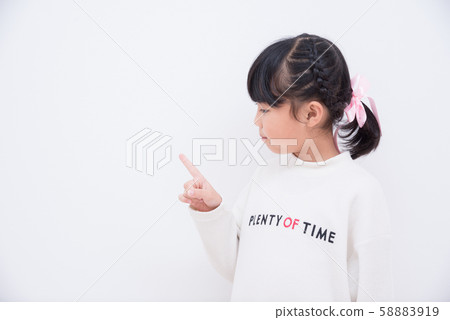 小學女生擺姿勢 小學女生擺姿勢 58883919