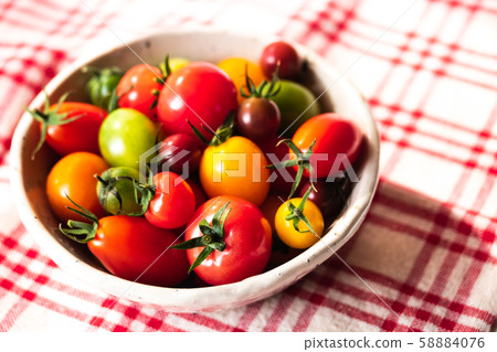 Petit tomatoes  58884076