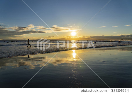[Kanagawa Prefecture] Evening view of Enoshima, Katase Nishihama 58884934