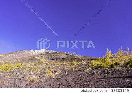 （靜岡）從富士宮出口5號站看到的第一場降雪的富士山頂 58885149