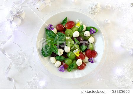 Grape Caprese 58885603