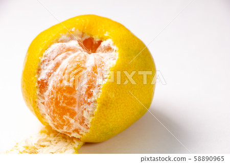 橘皮，有部分果皮。 58890965