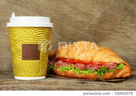 Big croissant with green salad, tomatoes and pork 58892079
