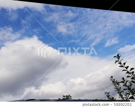 烏雲籠罩窗戶 烏雲籠罩窗戶 58892201