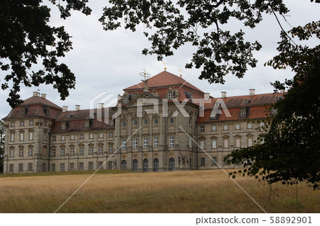 一座城堡 58892901