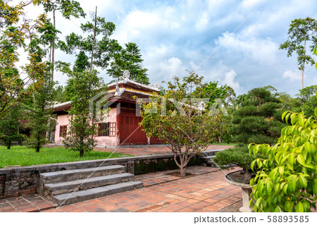 Maitreya in the back of Daiyuden 58893585