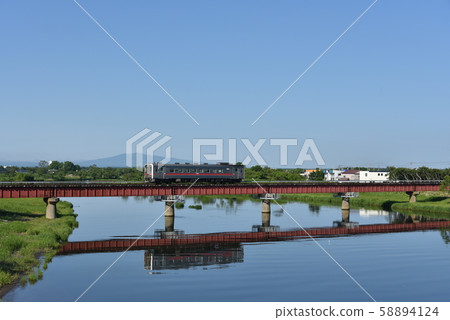 Early summer Seine Main Line Early summer Seine Main Line 58894124