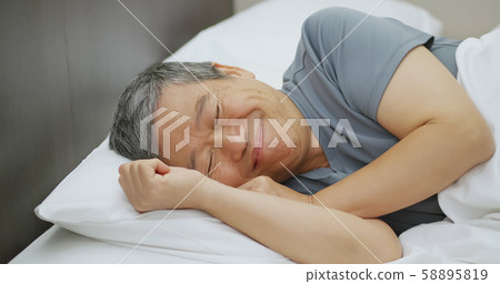 elder man have good dream 58895819