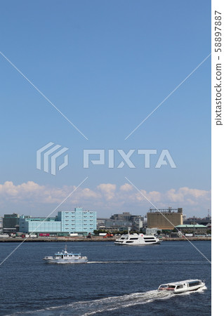 Ships going to and from Yokohama Port 58897887