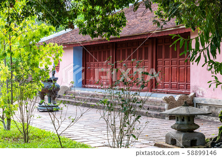 觀音堂和香爐天母寺越南順化 觀音堂和香爐天母寺越南順化 58899146