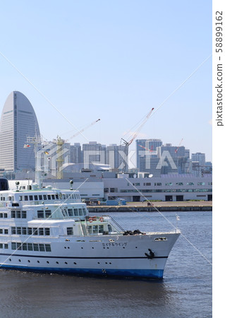 Yokohama Port Restaurant Sightseeing Boat Royal Wing 58899162
