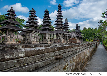 巴厘島世界遺產塔曼阿雲寺門梅爾石塔 巴厘島世界遺產塔曼阿雲寺門梅爾石塔 58901579
