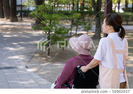 Carers and seniors 58902037