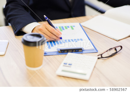 Hand to work 58902567