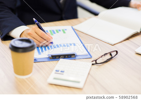 Hand to work 58902568